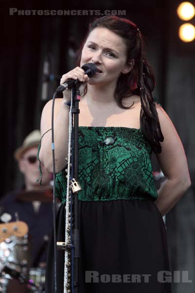 EMILIANA TORRINI - 2009-07-05 - CERGY - Base de Loisirs - 